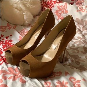 NWOB tan platform pumps
